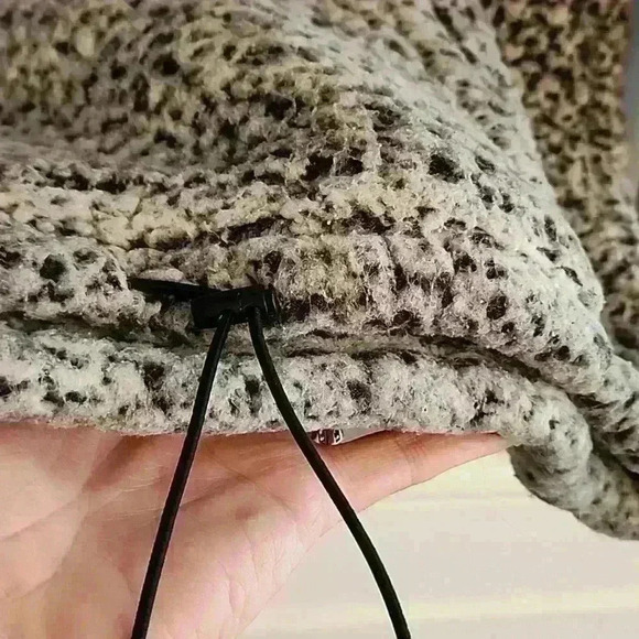 Victoria's Secret PINK Fleece sweatshirt - Picture 2 of 13